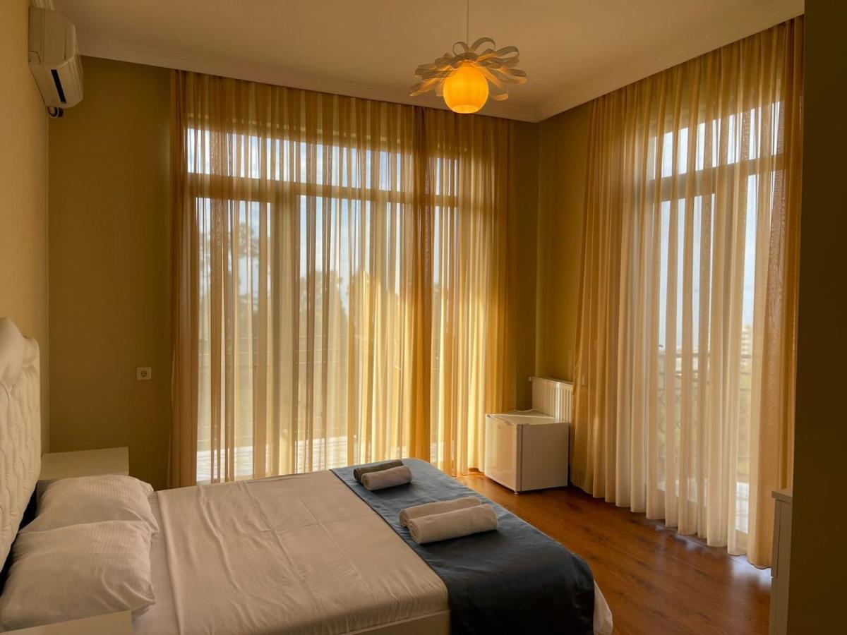 Green Yard Hotel Батуми Екстериор снимка