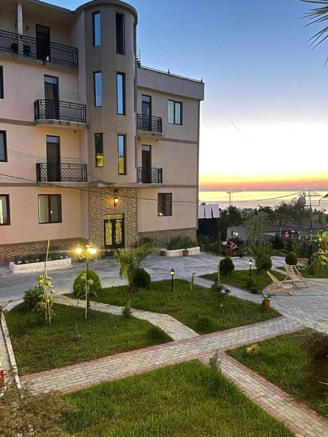 Green Yard Hotel Батуми Екстериор снимка