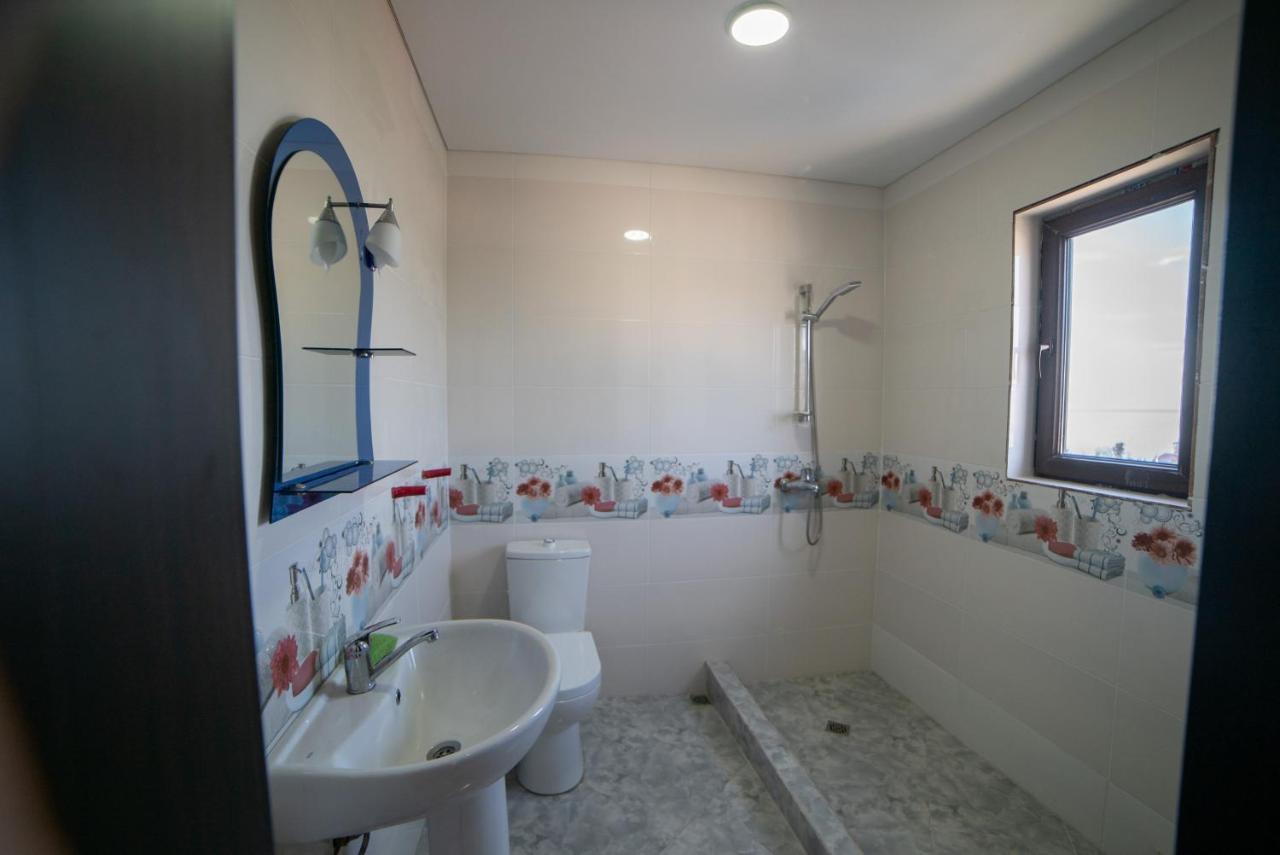 Green Yard Hotel Батуми Екстериор снимка