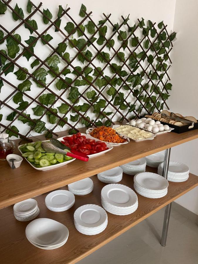 Green Yard Hotel Батуми Екстериор снимка
