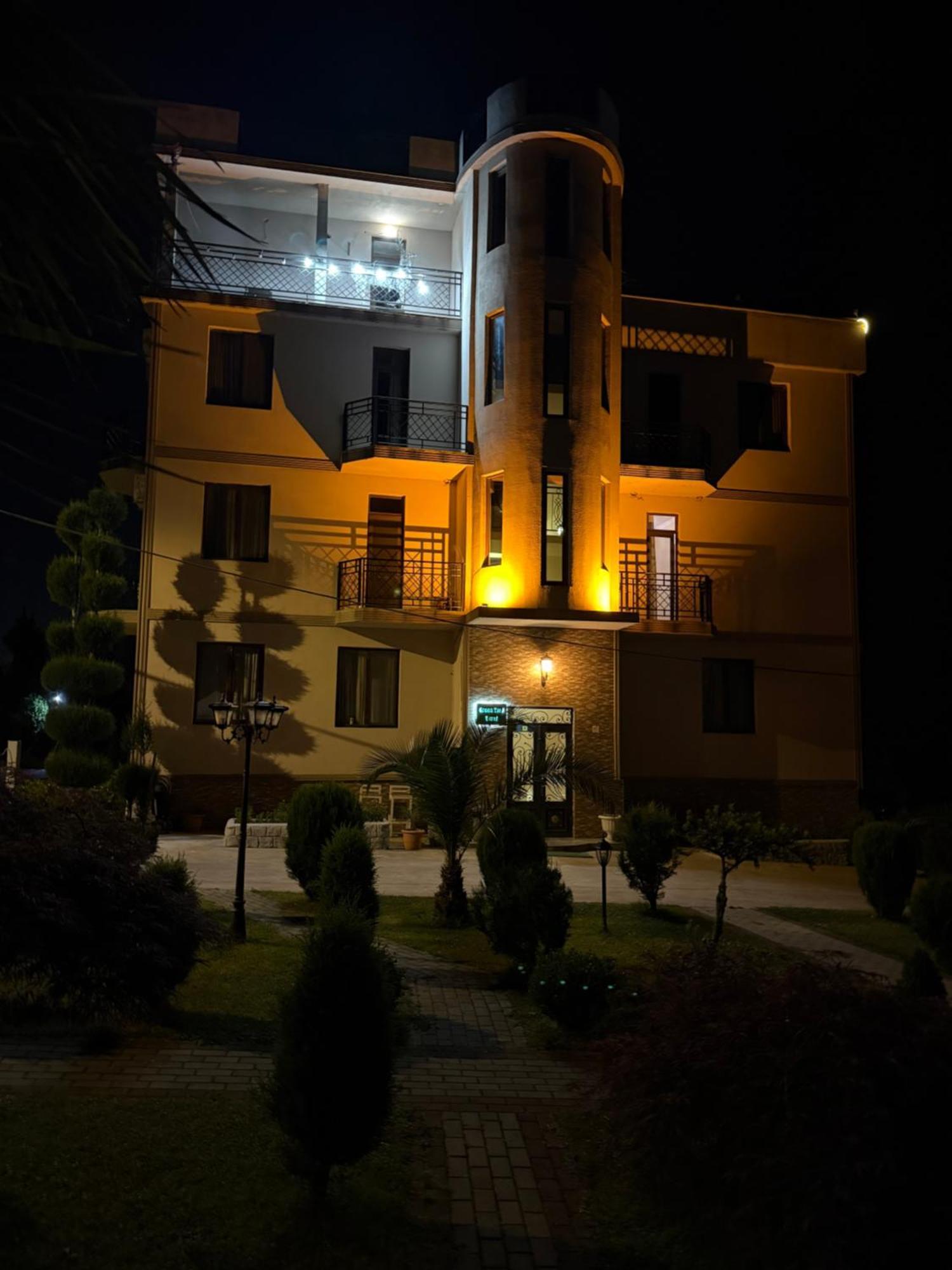 Green Yard Hotel Батуми Екстериор снимка