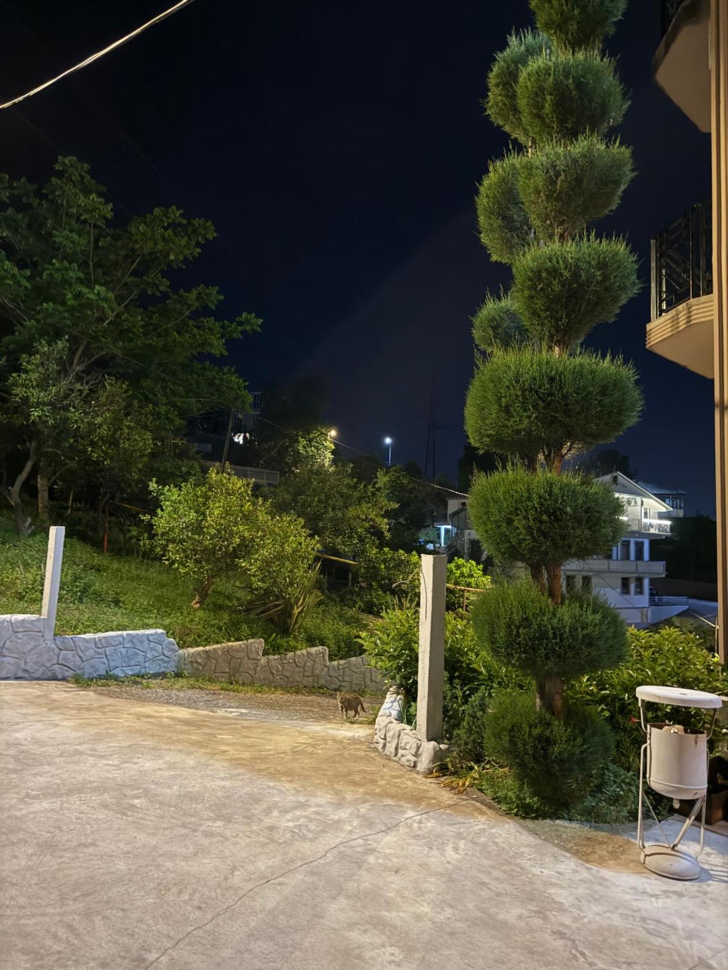 Green Yard Hotel Батуми Екстериор снимка